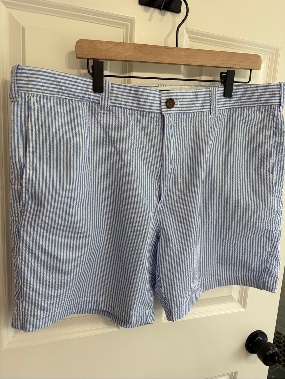 Like new Men’s J. Crew Blue and White Striped Seersucker Shorts 38” waist - Picture 2 of 9